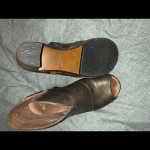 38 Dansko Delphina sandals